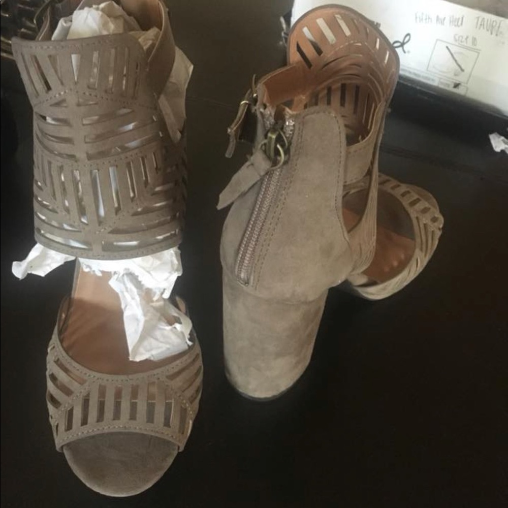 Wedge heels